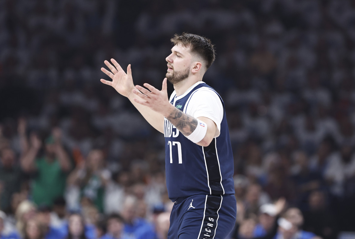 mavericks assistant coach thinks teammates don't like to play with luka doncic