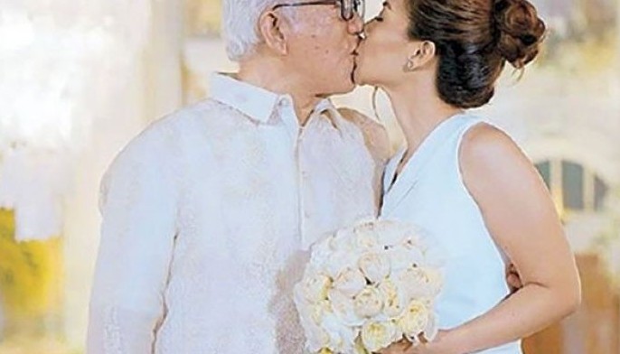 batangas governor mandanas, 80, weds lawyer, 32