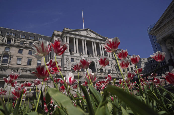 as election looms, boe set to sit tight on uk interest rate
