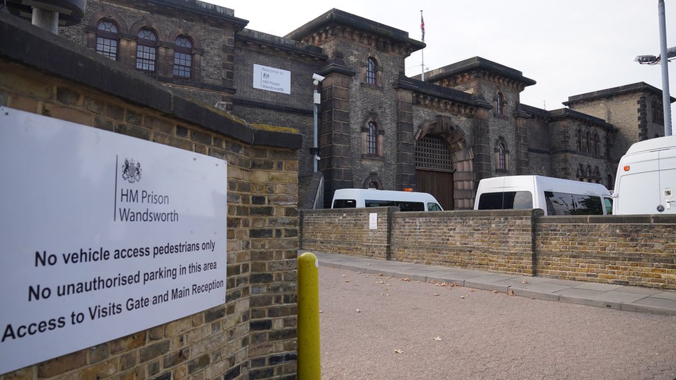 wandsworth prison needs urgent improvement - report