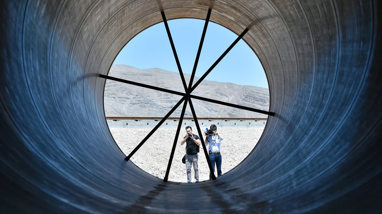 amazon, why is the united states is falling behind on the hyperloop?