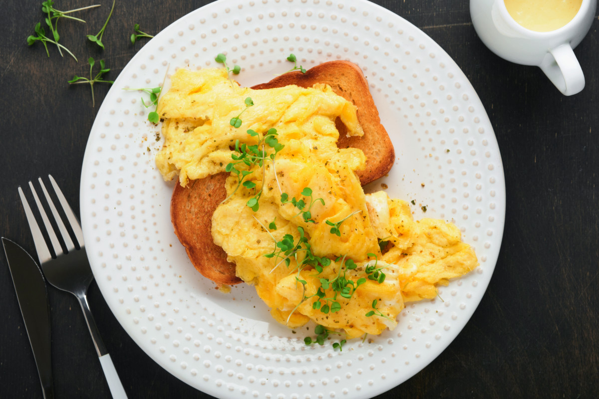 Dolly Parton’s Secret Ingredient For The Fluffiest Scrambled Eggs