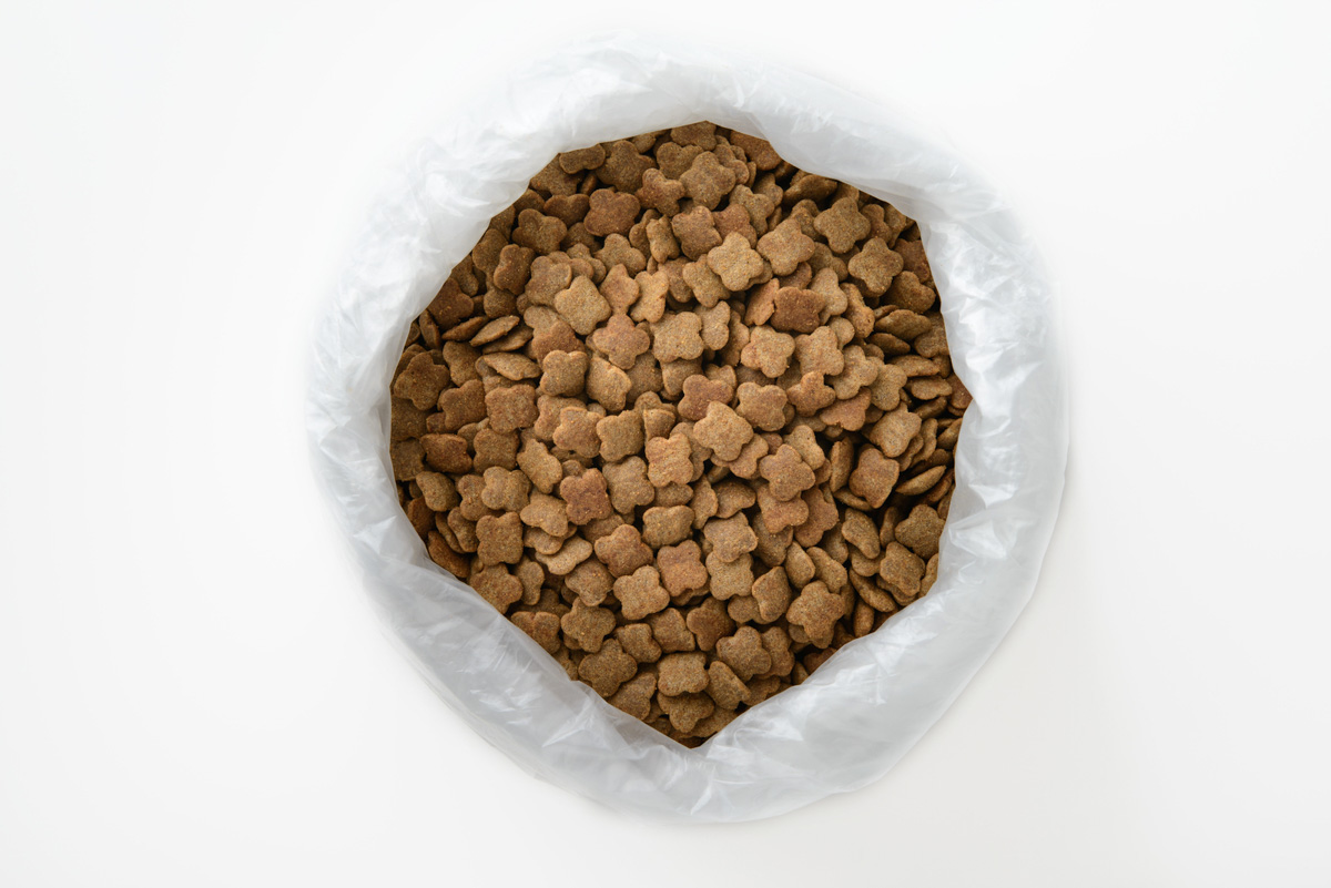 <p>Purchasing food, treats, and other dog supplies in bulk can significantly reduce the cost per unit. Many stores offer discounts on larger quantities, so stock up on essentials when they’re on sale.</p>