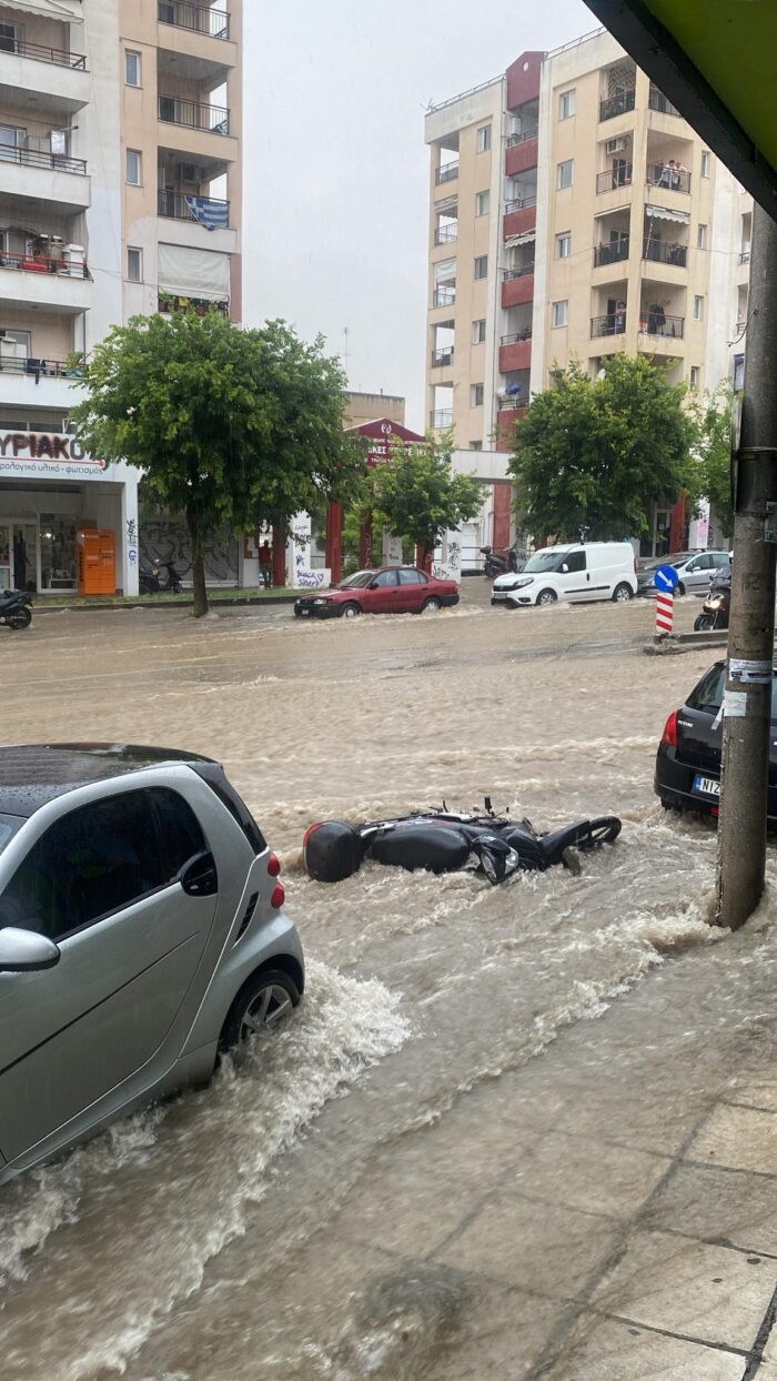 σφοδρή καταιγίδα με χαλάζι στην θεσσαλονίκη - «ποτάμια» οι δρόμοι- δείτε βίντεο
