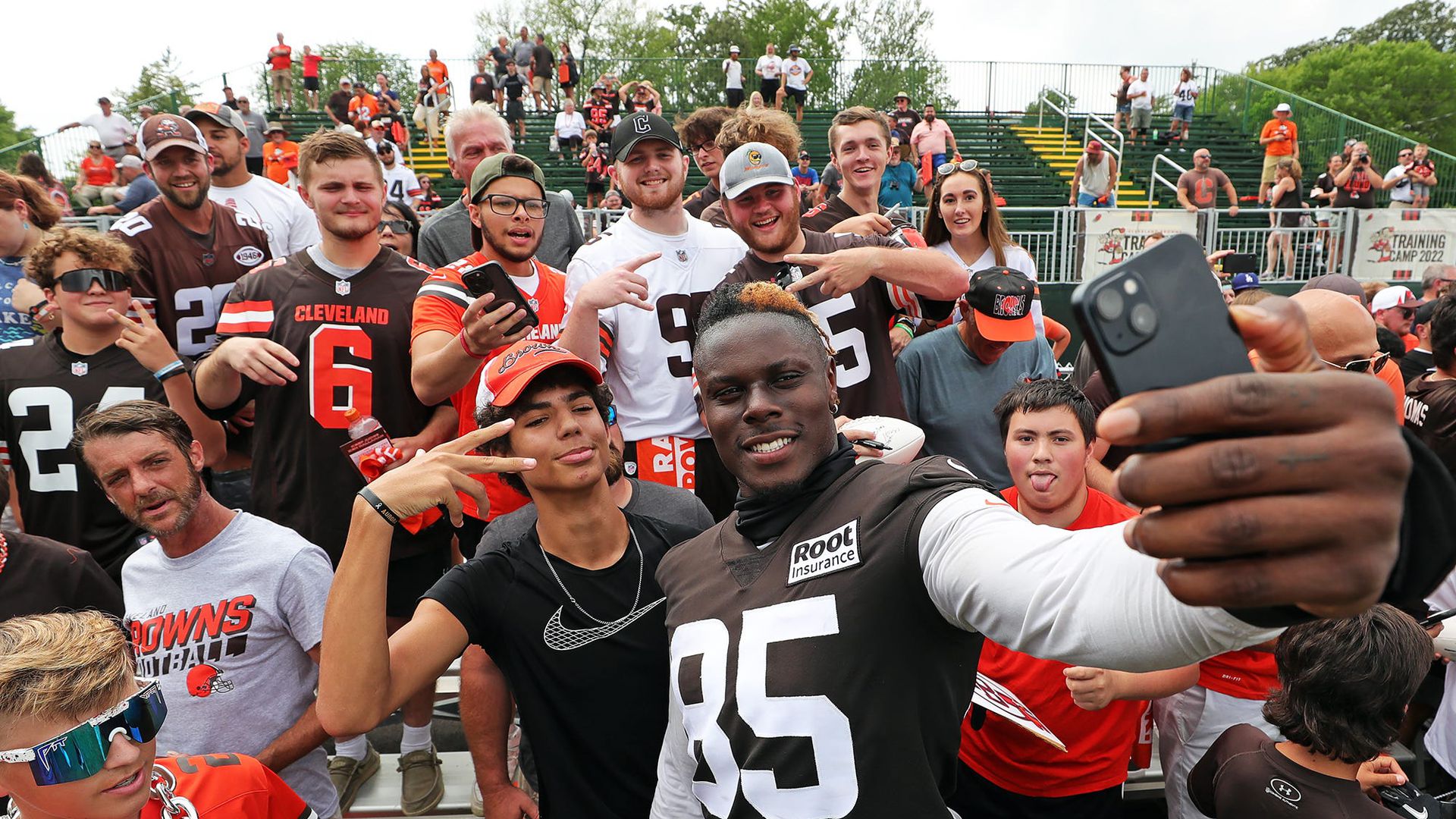 browns te david njoku continues to defend the city of cleveland, browns