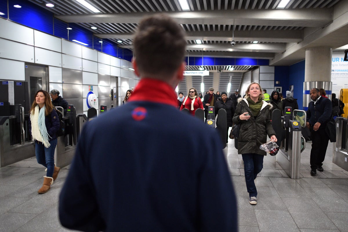 transport for london pays out thousands in device clash refunds after passengers overcharged