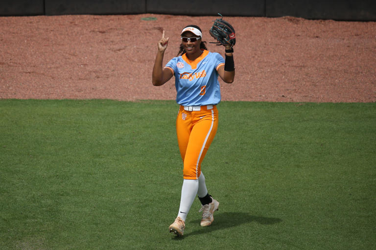 Tennessee softball live score updates vs LSU in SEC Tournament after 7