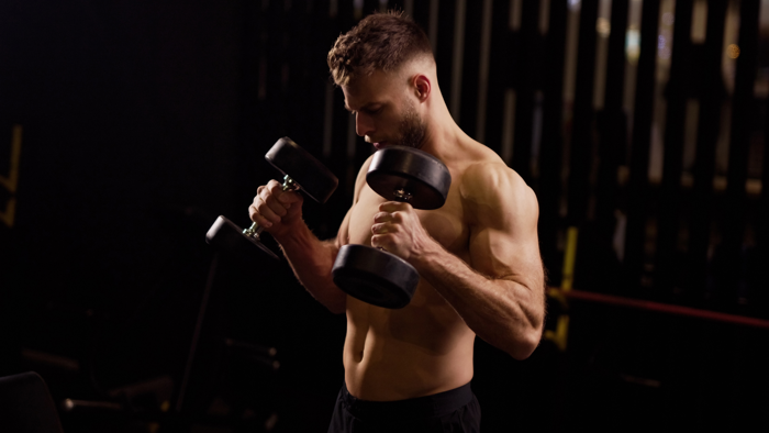 5 reasons your biceps aren’t getting bigger, according to a fitness expert
