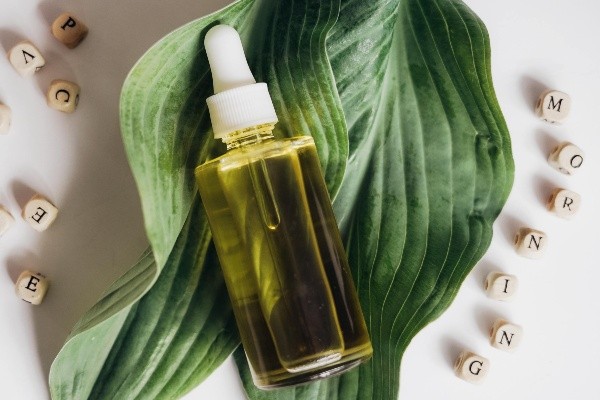 descubre los múltiples beneficios del aceite de argán para tu belleza