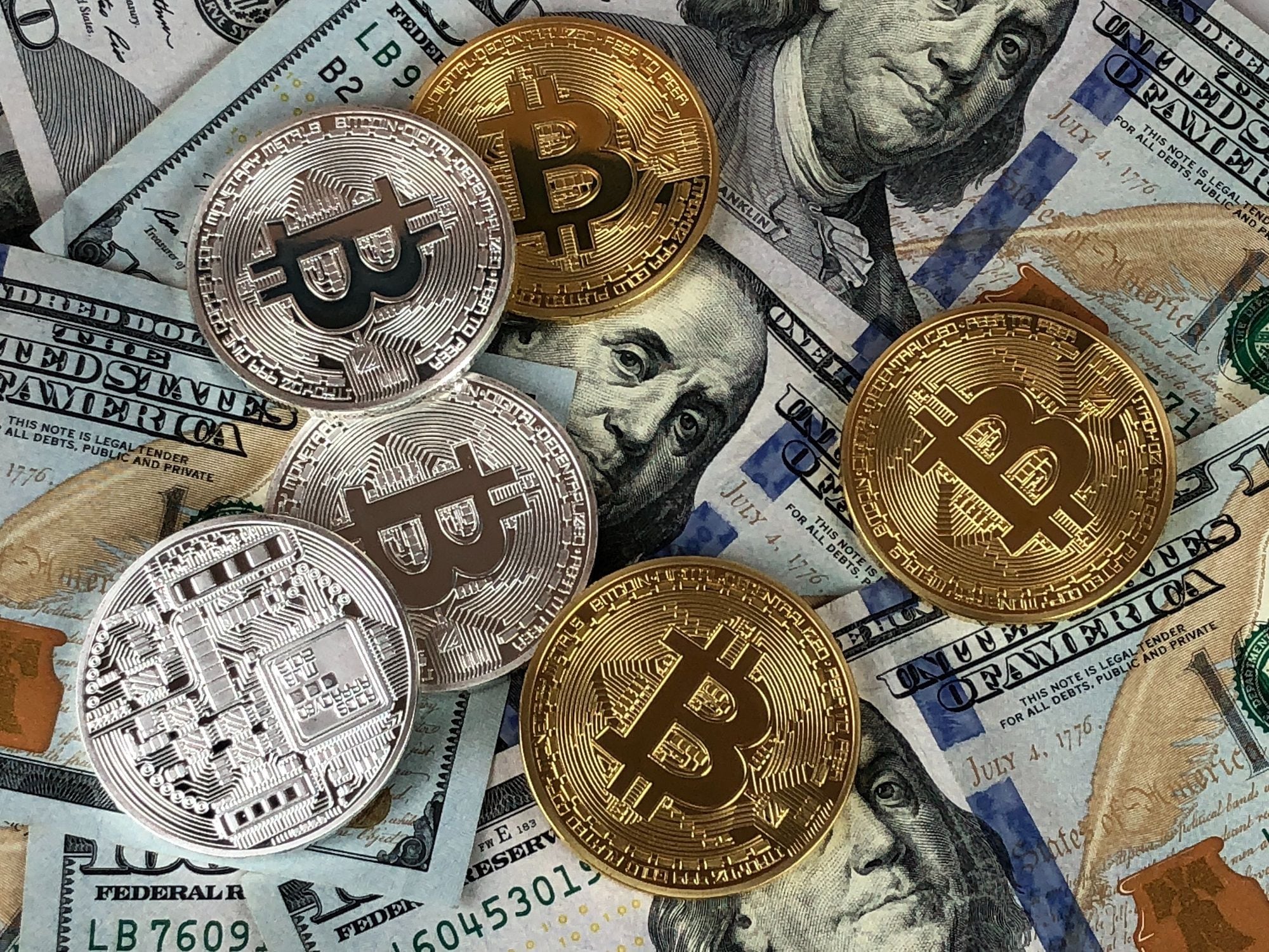 analizando los primeros etfs de bitcoin aprobados: ¿es buena idea invertir en ellos?