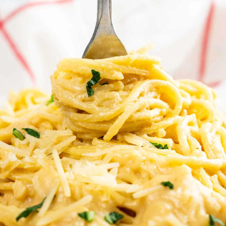 Creamy Greek Yogurt Alfredo Sauce
