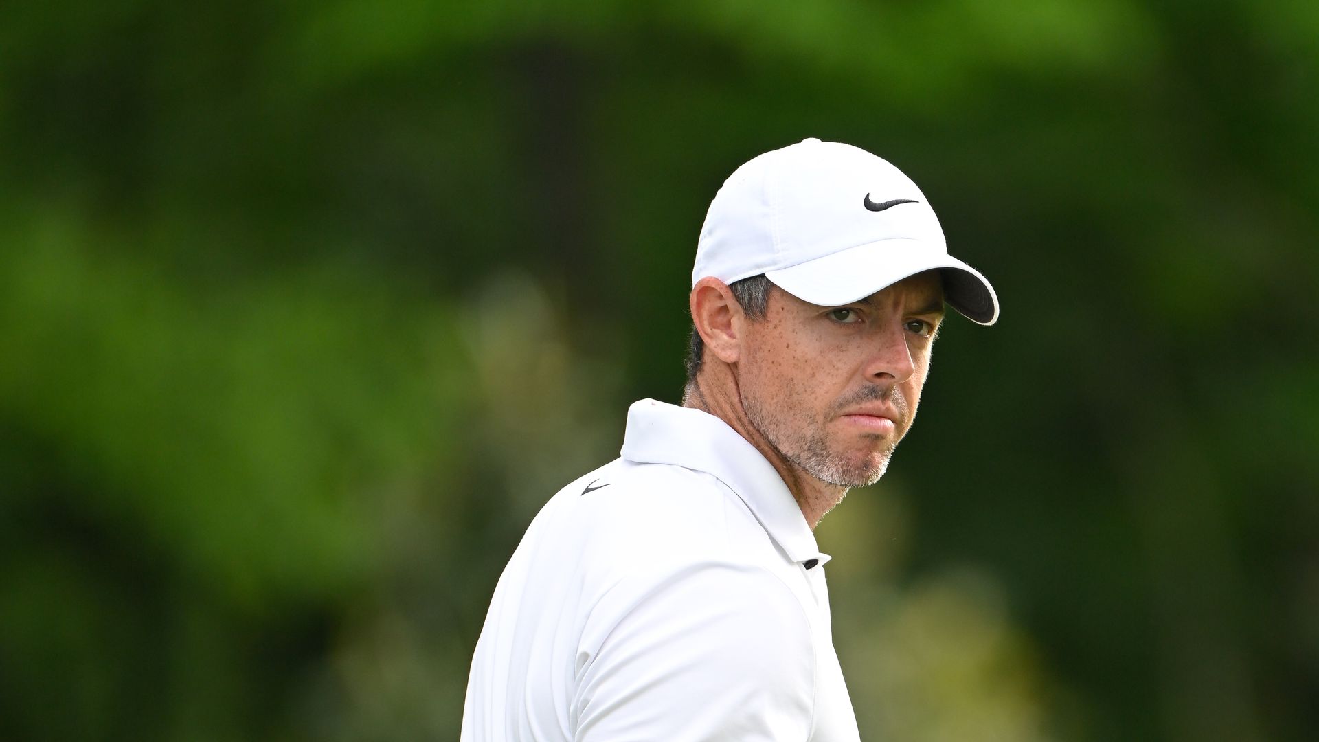 rory mcilroy, despite alleged tiger woods fallout, to negotiate with saudi pif