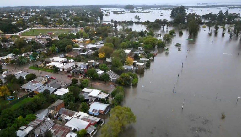 inundações deixam mais de 2.000 deslocados no uruguai