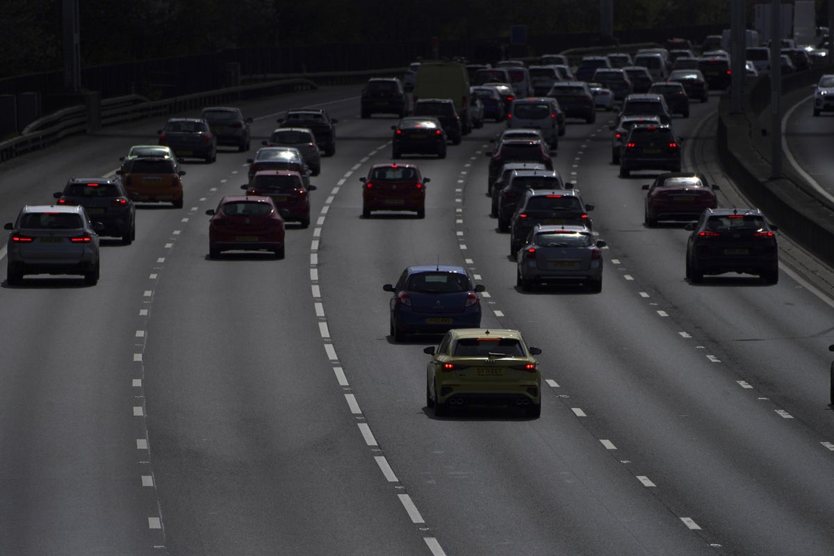 drivers warned of delays during m25 closure as uk could see hottest day of year