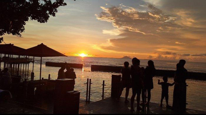 Keindahan Pantai Anyer diabadikan dalam sebuah lagu berjudul Antara Anyer dan Jakarta. (TribunBanten.com/Ahmad Haris)