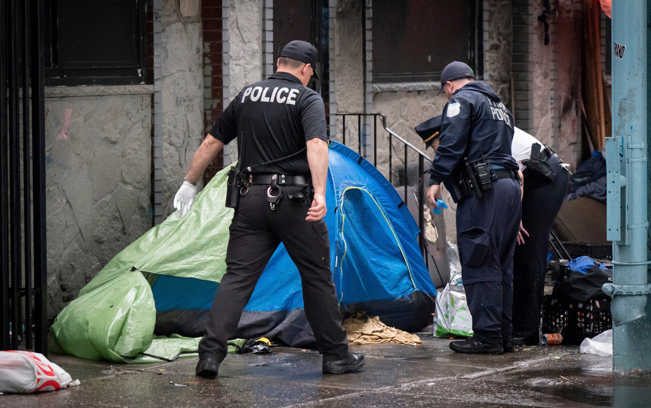 philadelphia police dismantle homeless encampment in drug-ridden area