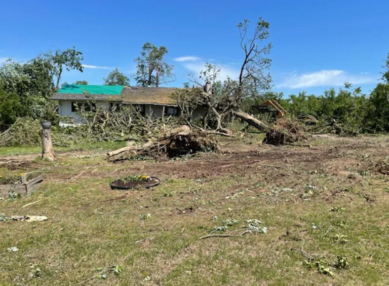 Tornado leaves behind extensive damage in Barry & Lawrence Counties