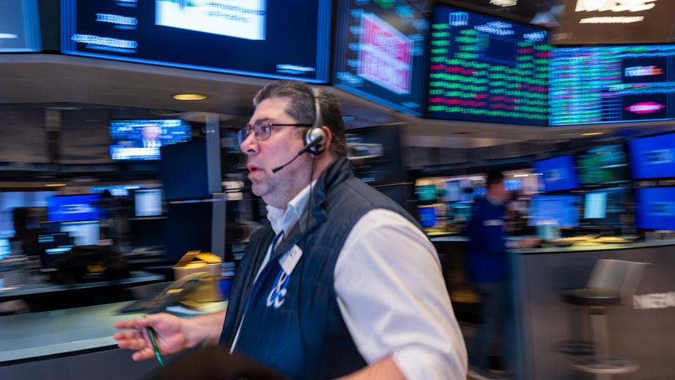 dow pops 300 points to 5-week high as investors welcome weaker labor market