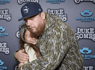 Luke Combs Donates $100,000 To Childhood Cancer Research After Meeting 12-Year Old Leukemia Survivor<br><br>