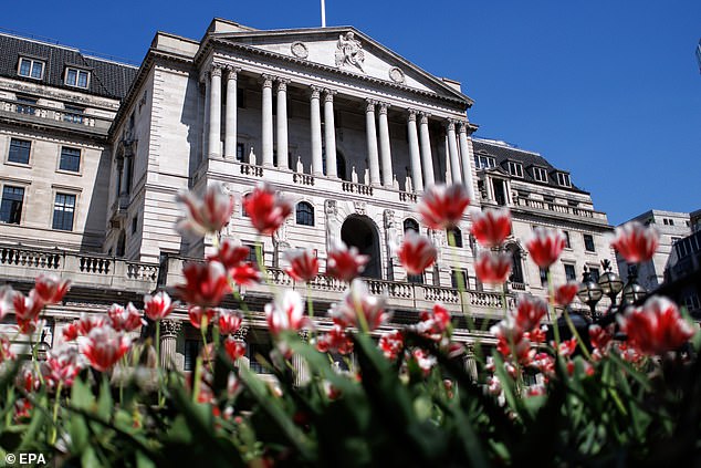 bank of england paves way for britain to cut interest rates before the us