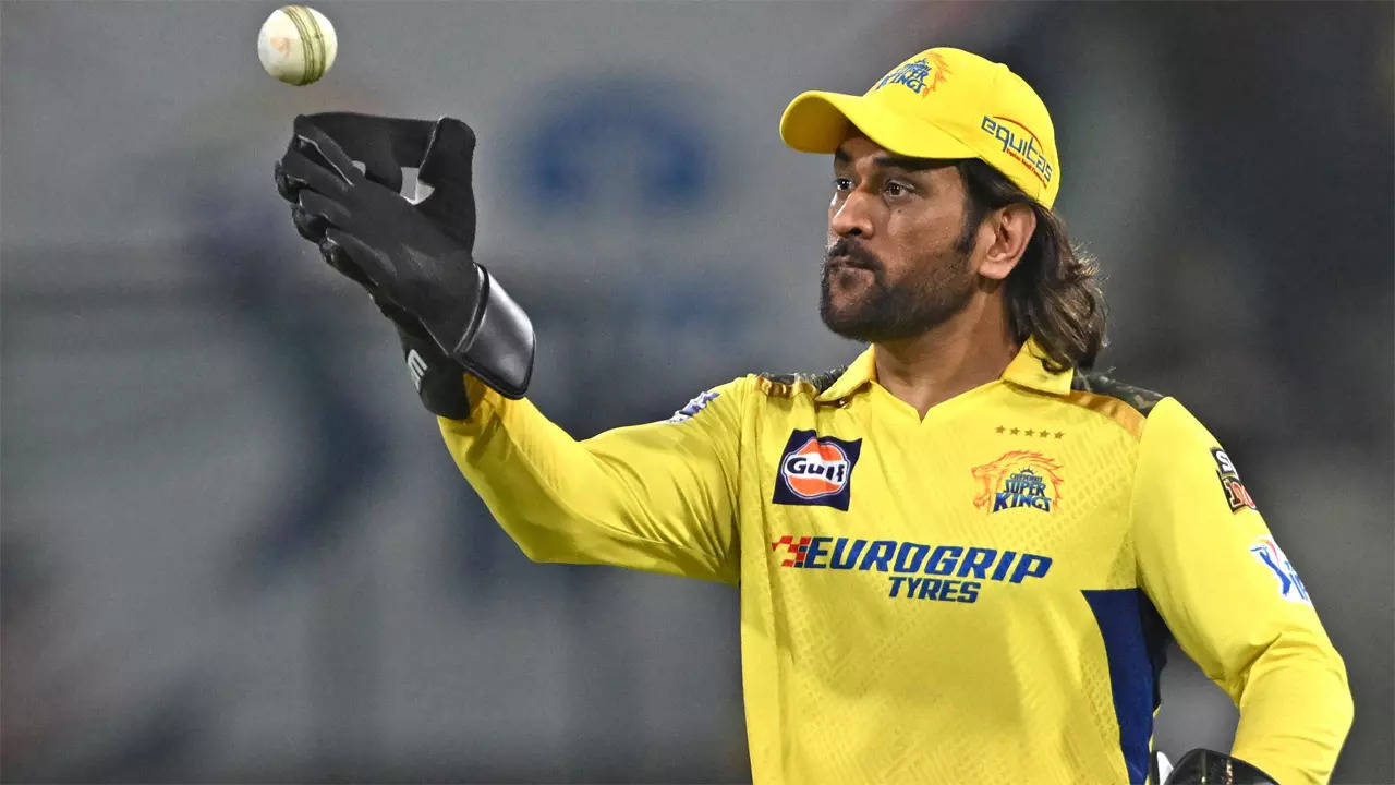 'we don't want to max out...': csk coach stephen fleming gives an update on ms dhoni's fitness