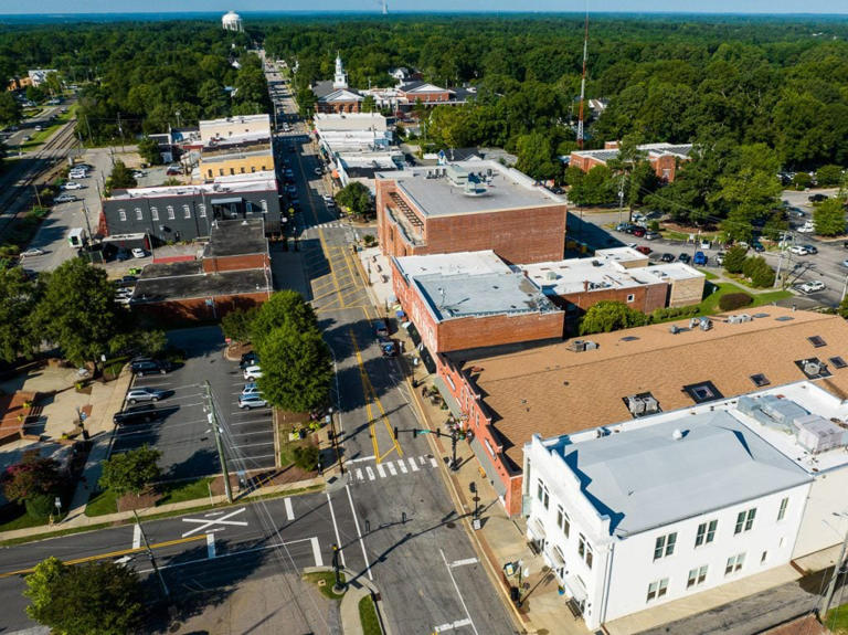 Guide to Downtown Apex, NC (Things To Do & Places To eat)