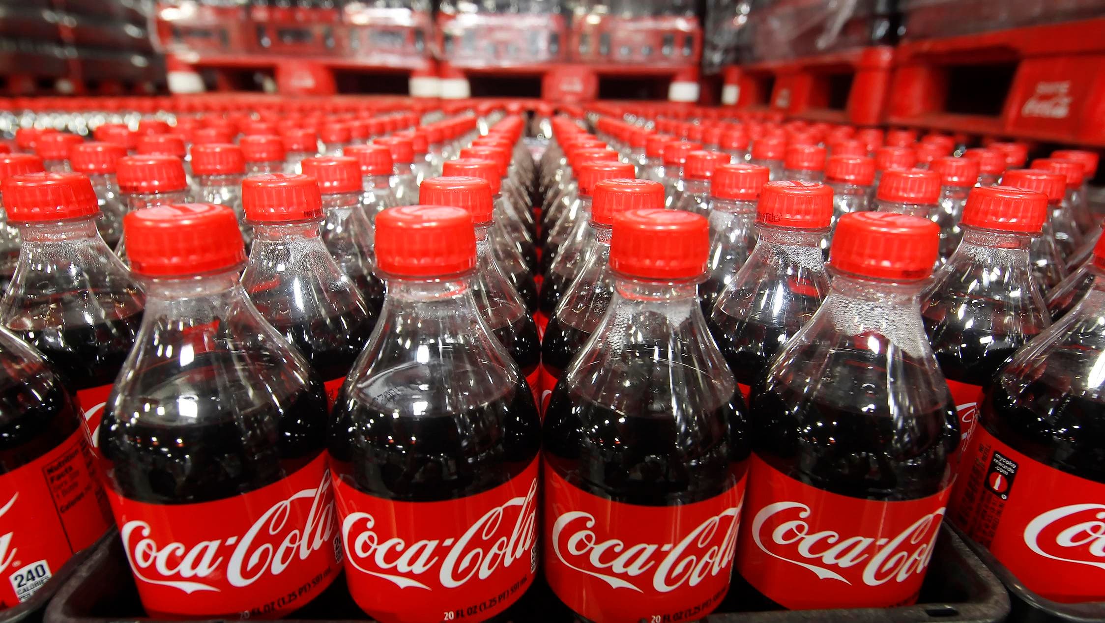 coca-cola, bonbons, gâteaux: pourquoi les prix de ces produits sont en forte hausse