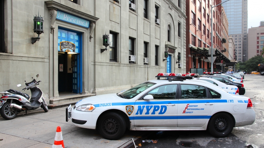 un américain de 20 ans condamné à 27 ans de prison pour une attaque à la machette sur des policiers à new york