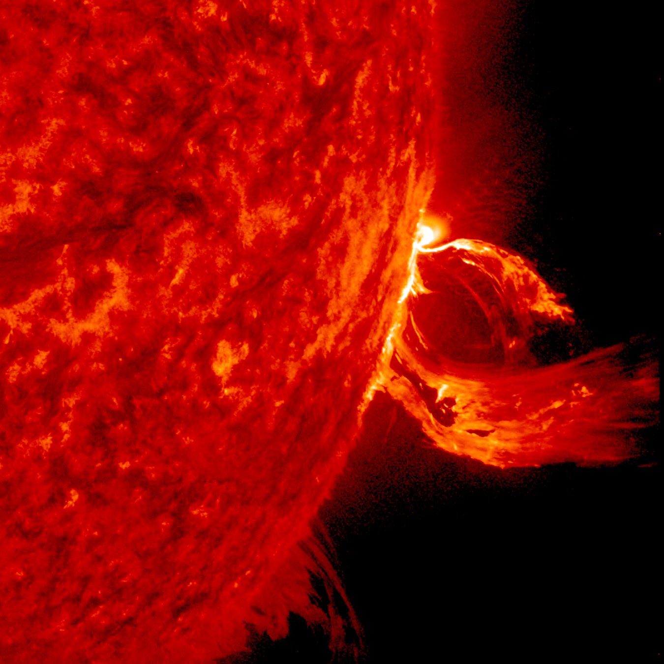 rare powerful solar storm to hit today and could impact world's power grid