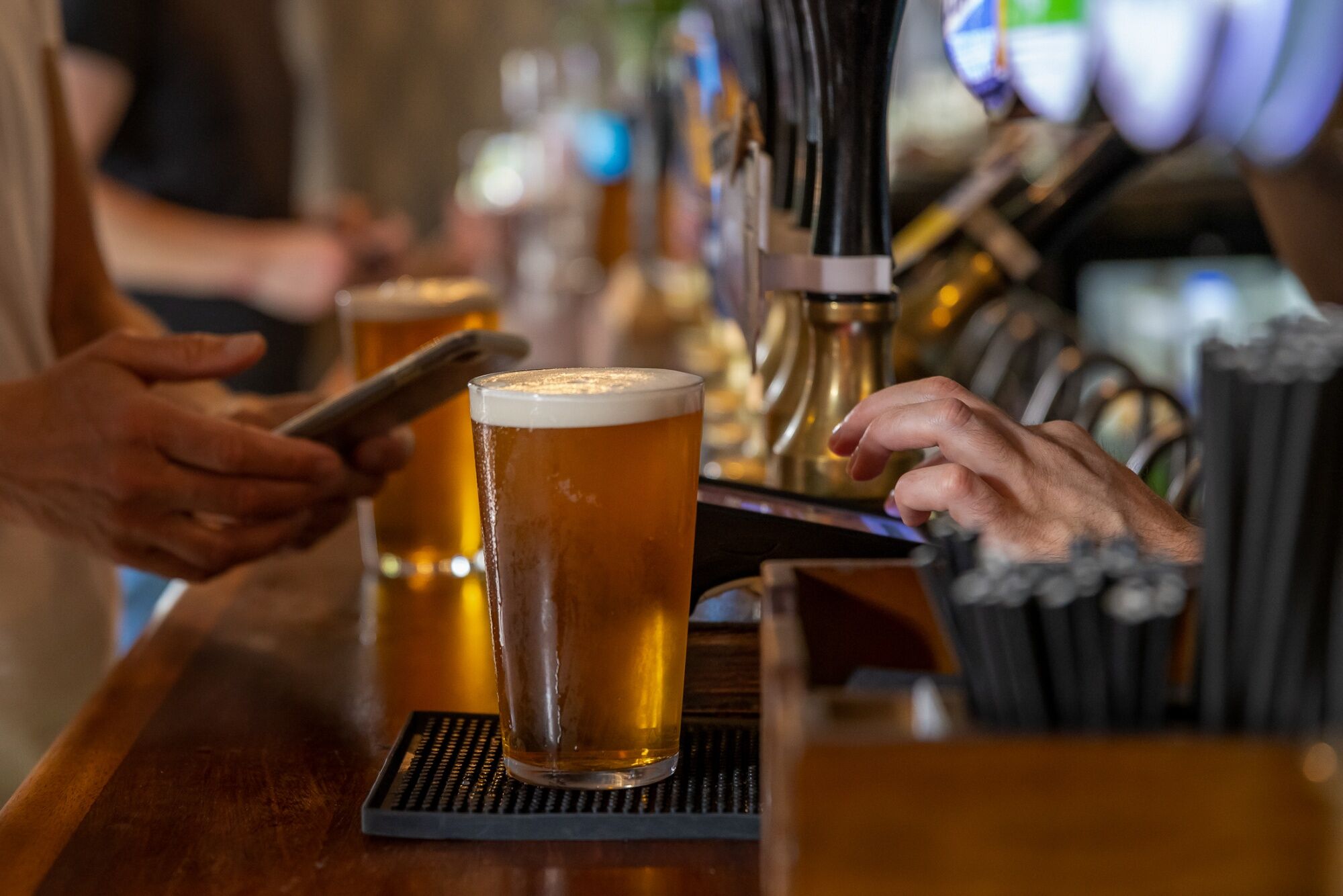 american-style tipping is testing british pub culture