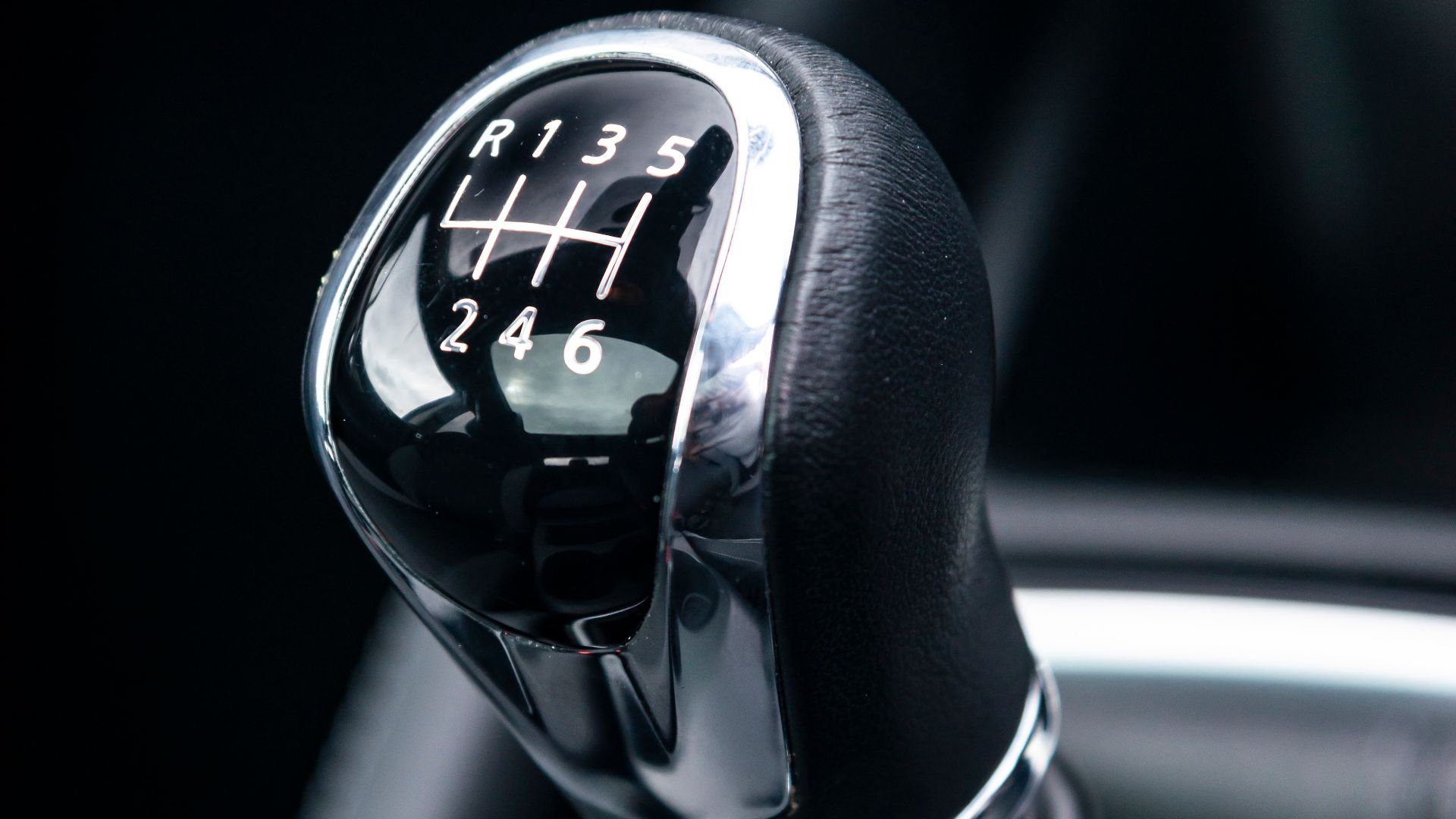 number of cars with a manual gearbox halves in last decade