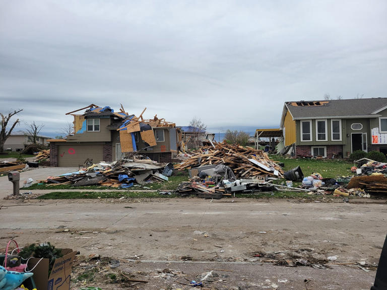 Nebraska tornadoes: Omaha contractors trying to keep up with workload