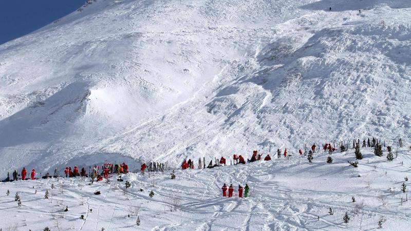 suisse : un français tué dans une avalanche, quatre personnes blessées