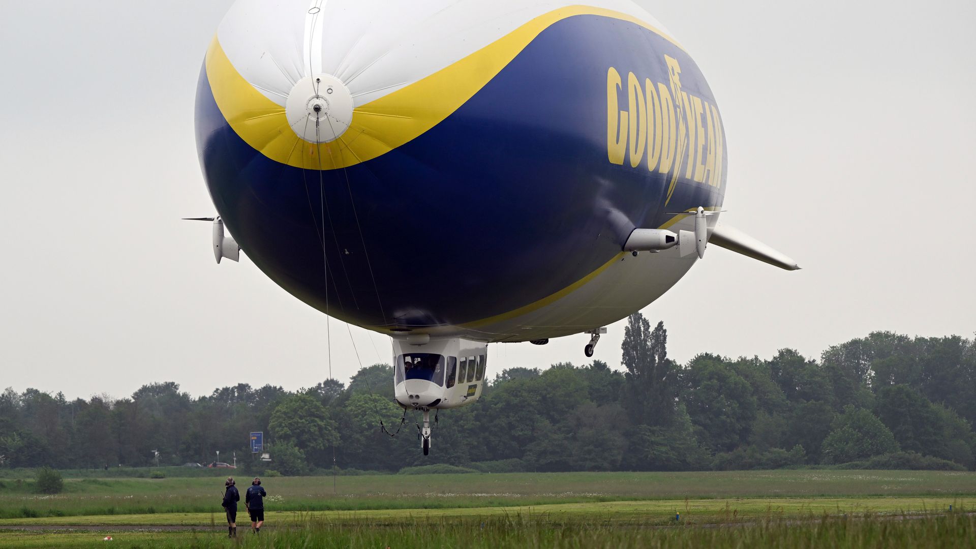 flughafen mülheim-essen: neuer linienflug mit dem zeppelin übers ruhrgebiet