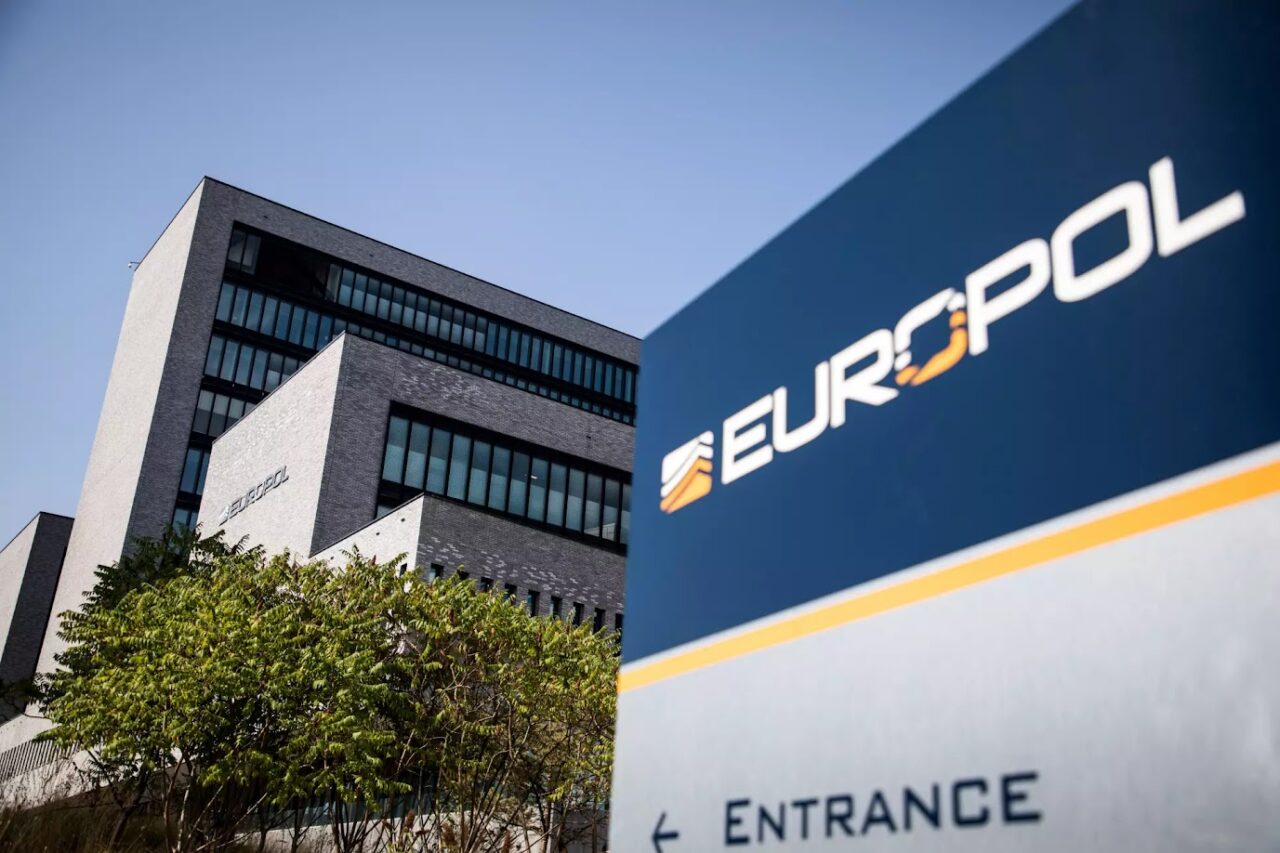 android, szyfrowanie e2e pod lupą instytucji unijnych. specjalista ds. cyberbezpieczeństwa komentuje apel europolu