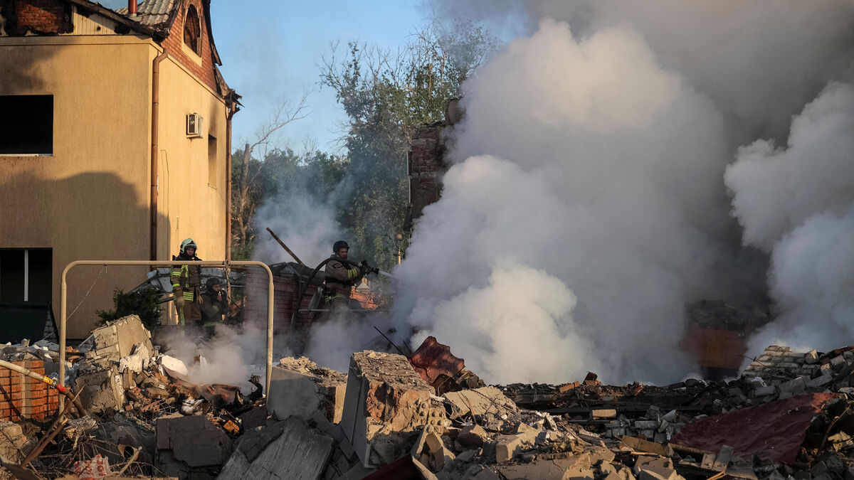 guerre en ukraine : la russie a lancé une offensive terrestre dans la région de kharkiv, kiev évacue des habitants