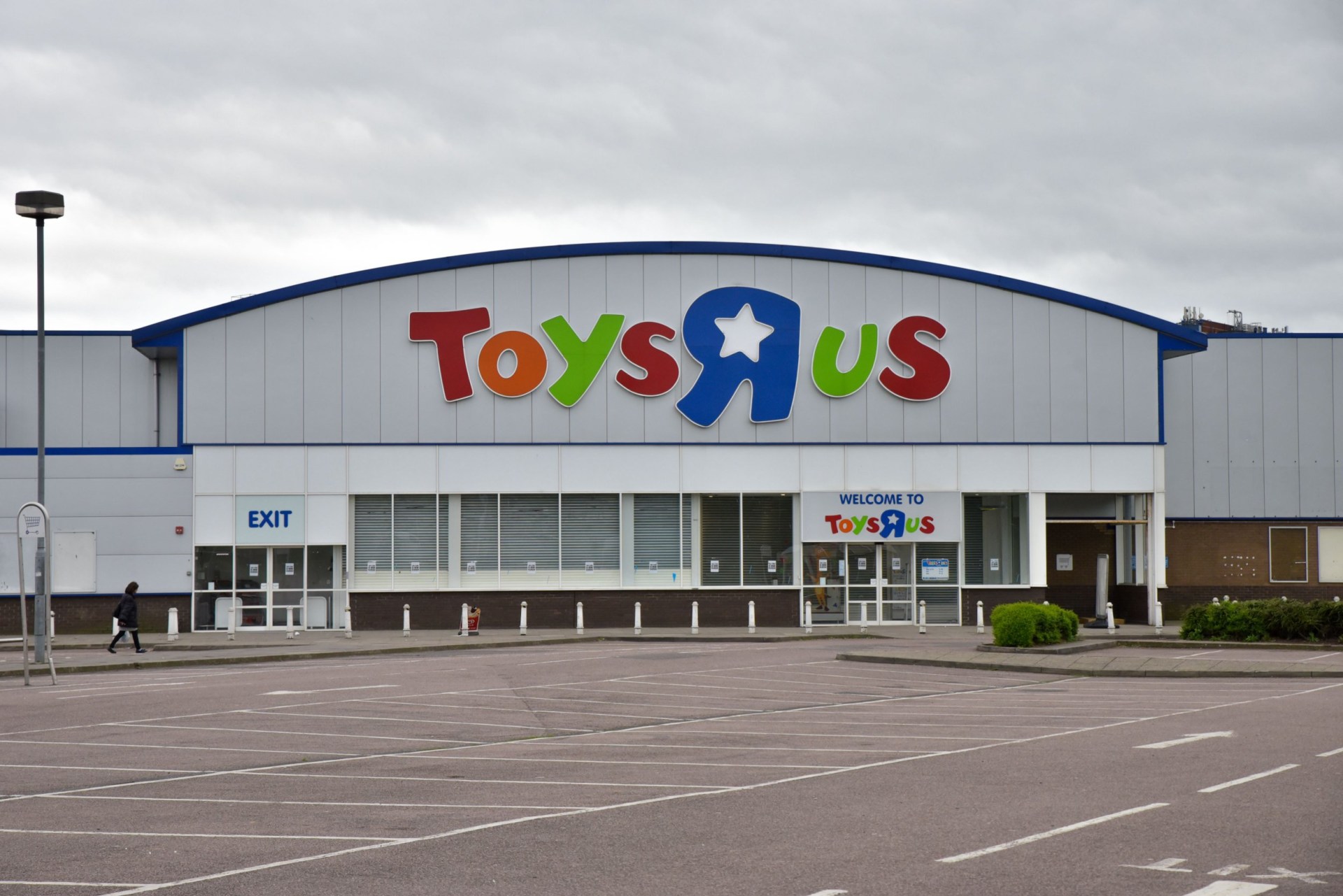map shows were 17 new toys r us shops will open across uk