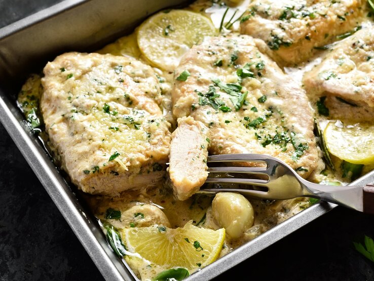 Hähnchenbrust in leckerer Zitronen-Knoblauchsoße: DAS Sommer-Gericht