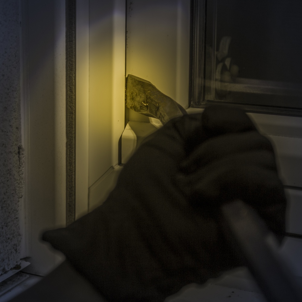 tips and tricks to avoid burglary at the back of your property