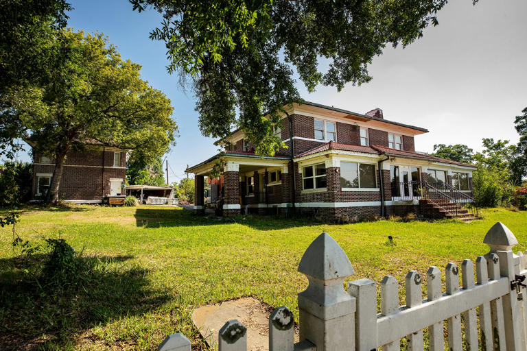 Historic Emory Bryant Home on Lake Wire, once slated for demolition ...