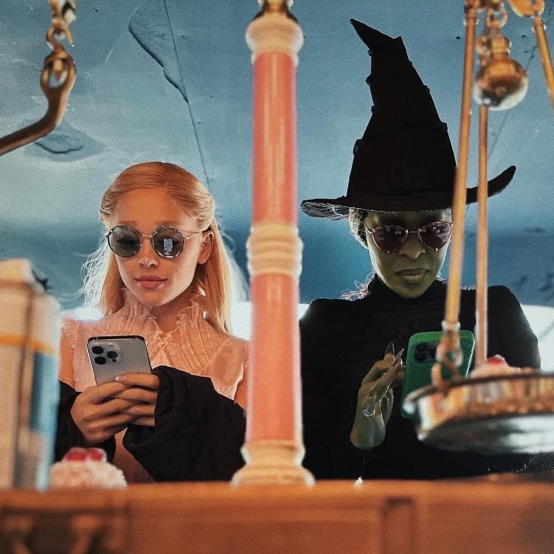 Ariana Grande Compartilha Os Bastidores Do Filme Wicked; Veja As Fotos