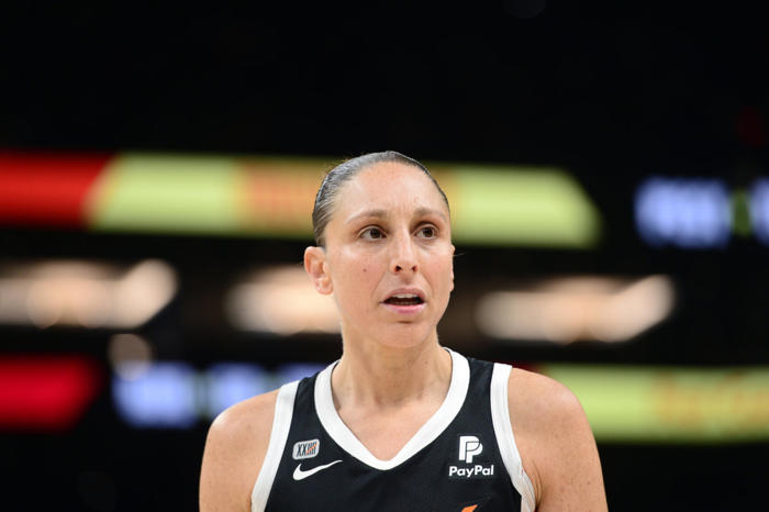 diana taurasi's sideline interaction with mercury coach is turning heads