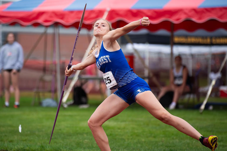 District 3 track and field: Schneider recovers from faulty throw to win ...