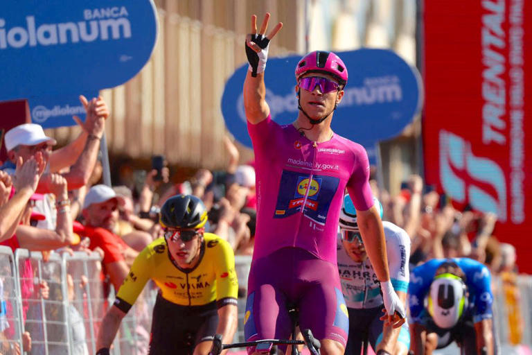Giro d'Italia 2024: Jonathan Milan (Lidl-Trek) wins stage 13 in Cento