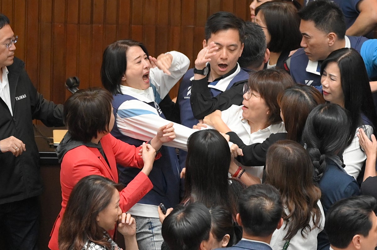 Taiwan Parliament Brawl Escalates Into Night As Lawmakers Shove, Tackle ...