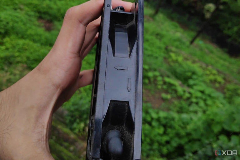 Side view of a case fan depicting the arrow markings