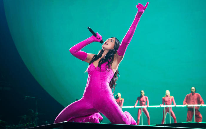 dua lipa re-designs her dance routines because she keeps slipping on sweat