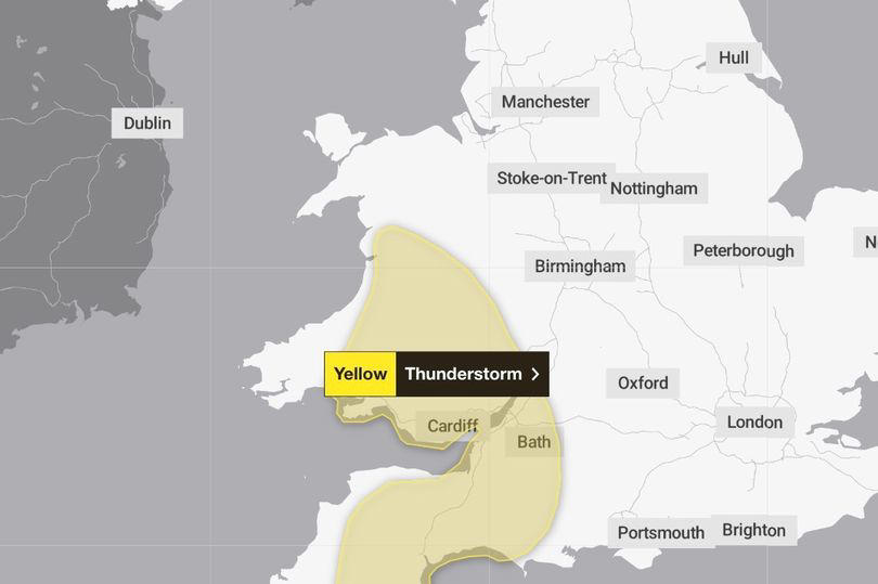met office issues urgent 7-hour thunderstorm warning for 30 areas in the uk - full list