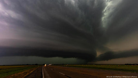 Em apenas quatro dias, EUA registraram mais de 100 tornados no Centro-Oeste e nas Grandes Planícies