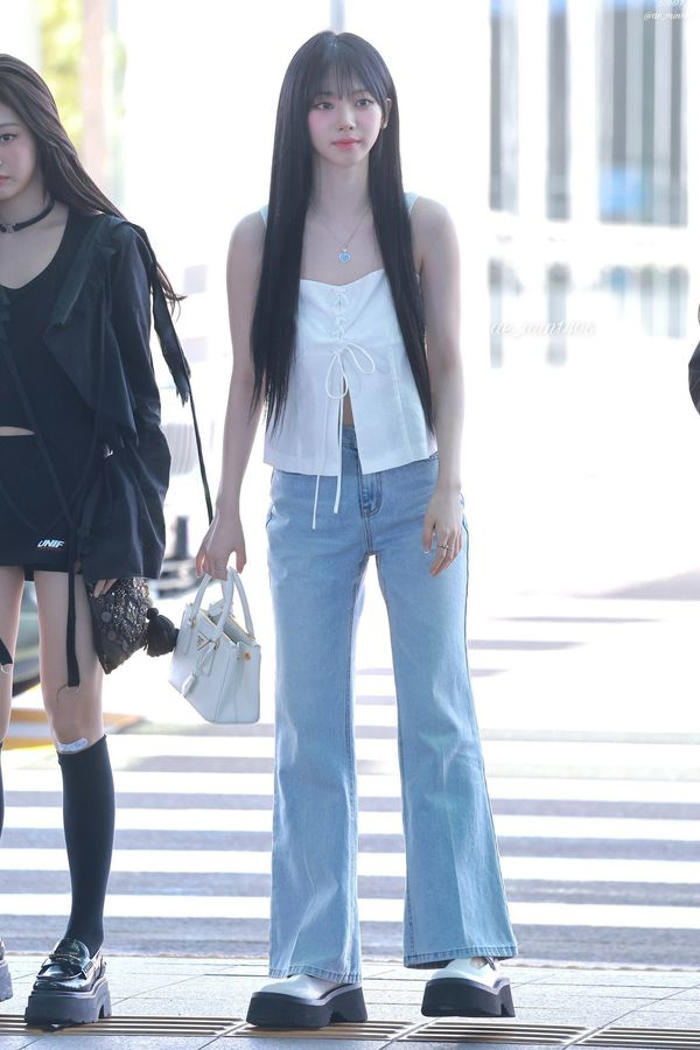 inspirasi padu-padan tank top & jeans dari k-pop idol